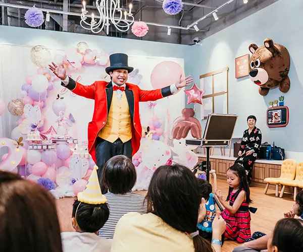 Magician at a birthday party