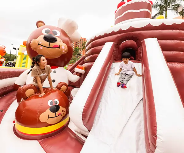holiday-village-hk-carousel-6