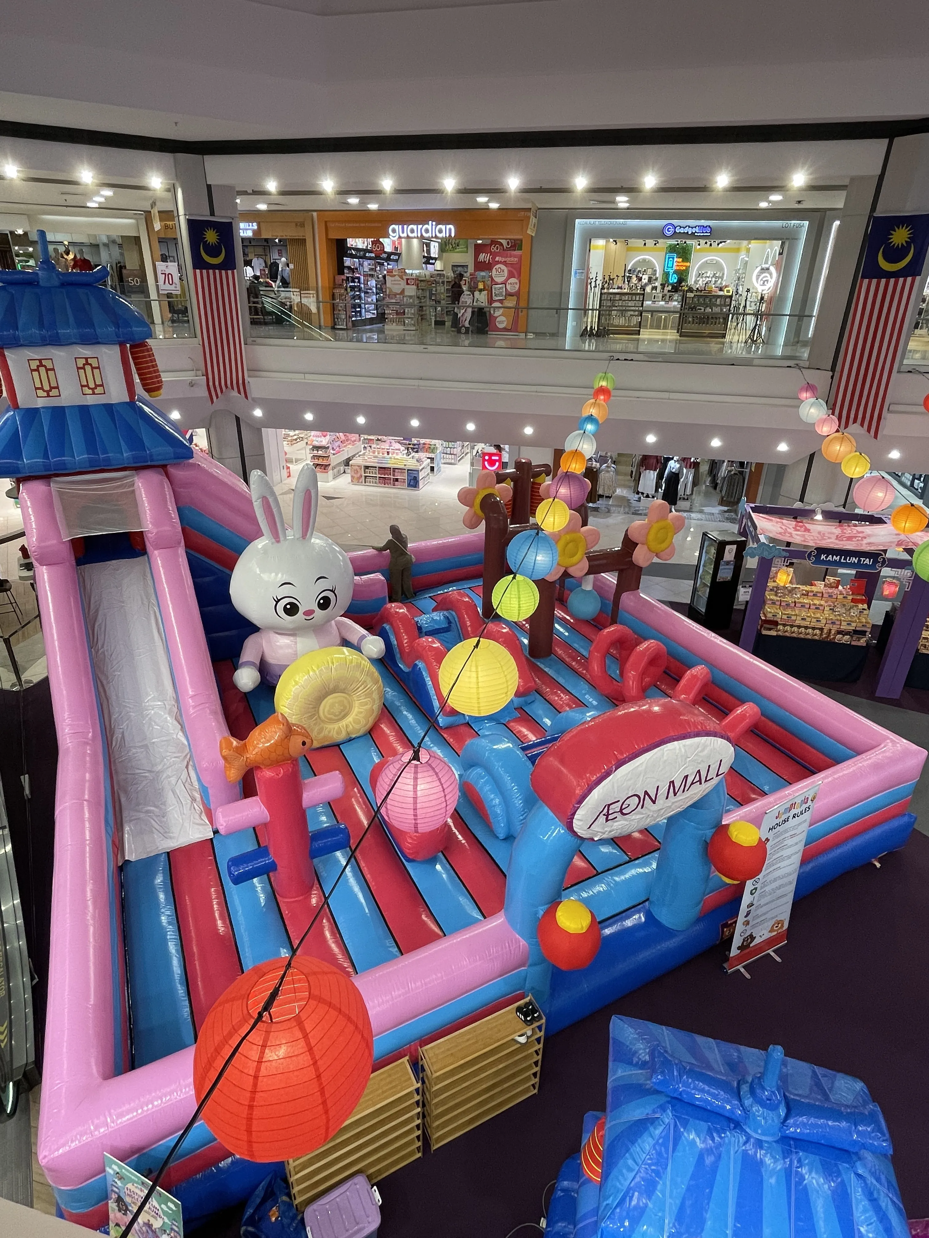 Kiztopia Friends character inflatable slides