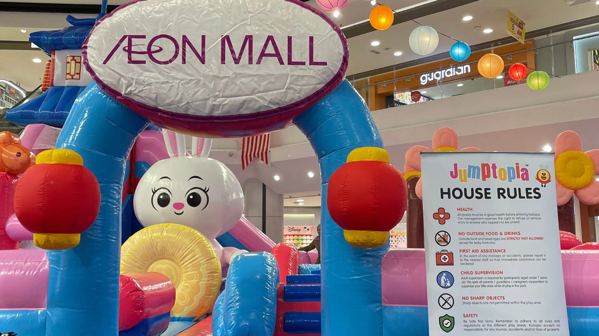 Kiztopia jungle-themed play area